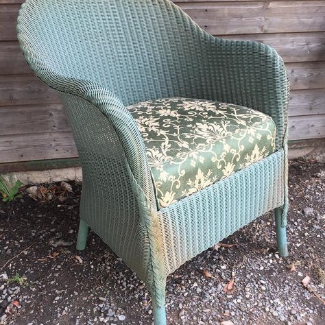 Lloyd Loom Chair, Upcycling Furniture, Lloyd Loom, Chair Makeover, Furniture Makeovers, Wicker Furniture, Balcony Decor, Upcycled Furniture, Crafting Ideas