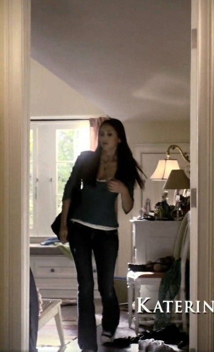 Elena Gilbert Juicy Couture, Alana Gilbert Style, Elena Gilbert Pjs, Elena Gilbert Winter Outfits, Elena Gilbert Shoes, Elena Gilbert Pajamas, Elena Gilbert Body Type, Eliana Gilbert Outfits, Elena Gilbert Outfits Season 1