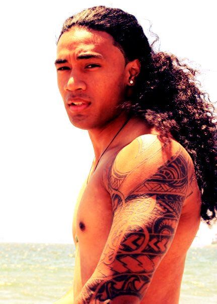 Love ... Yes please!! Polynesian Hairstyles, Ta Moko Tattoo, Samoan Men, Man With Long Hair, Hairstyles Male, Polynesian Men, Long Hair Images, Corte De Cabelo Masculino, We Are The World