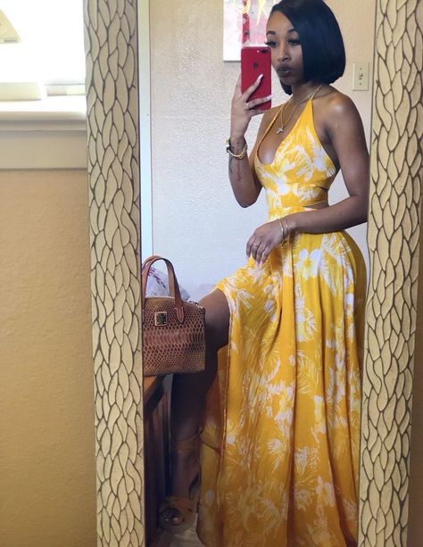 Plunge Neck Maxi Dress, Looks Hip Hop, Summer Brunch Outfit, Vacation Fashion, Miami Outfits, Bandeau Tops, Vacay Outfits, Kendall Jenner Outfits, Miami Fashion