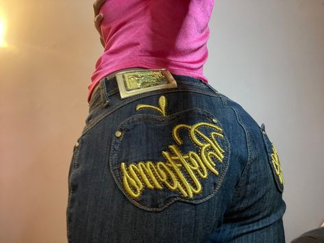 #fashion #vintage #applebottomjeans #aesthetic #fashionstyle #jeans #fashionblogger #fashiontrend #fashiondesigner Apple Bottom Jeans Aesthetic, Apple Bottom Jeans 2000s, Apple Bottom Jeans Outfits, Denim Jeans Aesthetic, Ice Emoji, Low Rise Jeans Outfit 2000s, Apple Jeans, 2000s Fashion Aesthetic, 2000s Jeans