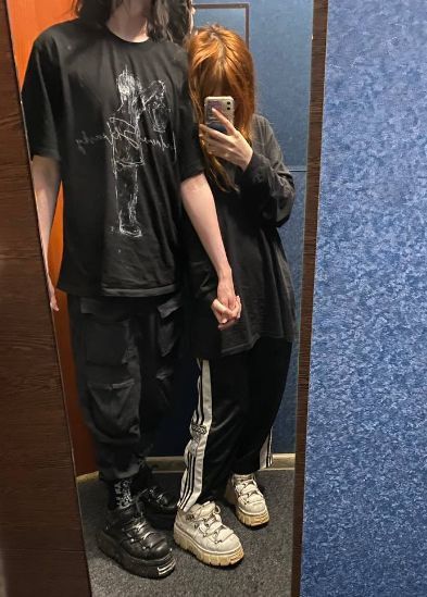 Cute Emo Couples, Emo Couples, Grunge Aesthetics, Grunge Couple, Y2k Fits, Boys Long Hairstyles, Boyfriend Photos, Cute Emo, Aesthetic Inspiration