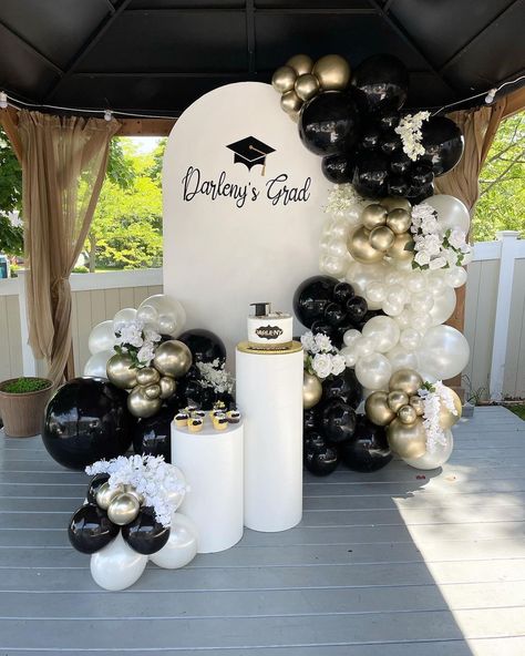 Decorating For Graduation Party, Graduate Balloon Decorations, Grad Party For Boys, Simple Graduation Decor, Graduation Set Up, Graduation Party Ideas Decorations Table, Formal Graduation Party Ideas, Graduation Set Up Ideas, Graduate Party Ideas