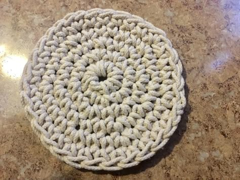 Crochet Rope Coasters, Round Trivet Crochet, Crochet Rope Trivet Pattern, Round Trivet Crochet Pattern, Macrame Cord Trivet, Crochet Round Trivet Free Pattern, Crochet Round Hot Pads Free Pattern, Crochet Trivet Free Pattern Easy, How To Make Rope Trivets