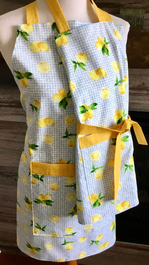 Summer cooking in style for moms and daughters! Mommy And Me Aprons, Apron For Grandma, Themed Aprons, Mother Daughter Apron, Boy Apron, Tractors For Kids, Apron Sewing, Diy Apron, Doll Crib