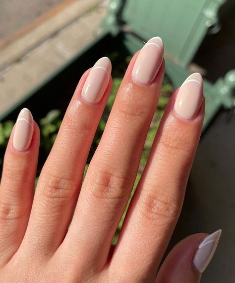 15 Chic Nail Ideas to Upgrade a Classic French Manicure Cute French Tip Nails, Cute French Tip, Paintbox Nails, Wedding Day Nails, Chic Nail Designs, Metallic Nail Art, Festive Manicure, Ombre Acrylic Nails, Classic French Manicure