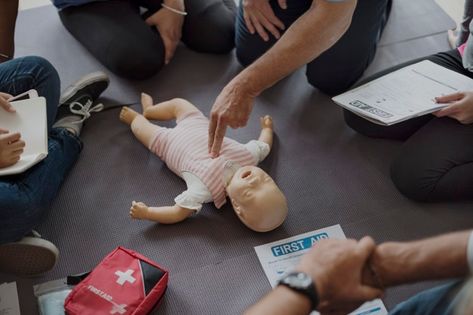 Infant Cpr, Birth Delivery, First Aid Training, Emergency Doctor, Basic First Aid, Cpr Training, First Aid Course, Health Icon, Medicine Student