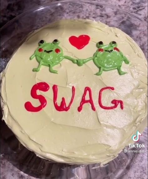 Cursed Cake Aesthetic, Cursed Cupcakes, Weird Cakes Funny, Cursed Birthday Cake, Ugly Cakes Funny, Funny Cakes For Friends, Silly Cakes, Weird Cakes, Cursed Cakes