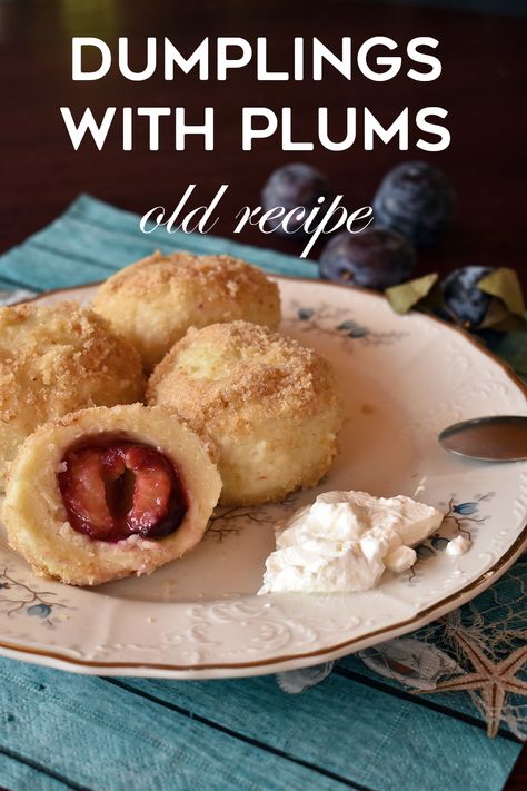 Sweet Potato Dumplings With Plums are part of traditional Hungarian cuisine, but they are very common at Croatian tables. Knedle Recipe, Croatian Cookies, Croatian Desserts, Potato Dough, Sweet Potato Dumplings, Plum Dumplings, Maple Fudge, Balkan Food, Croatian Food