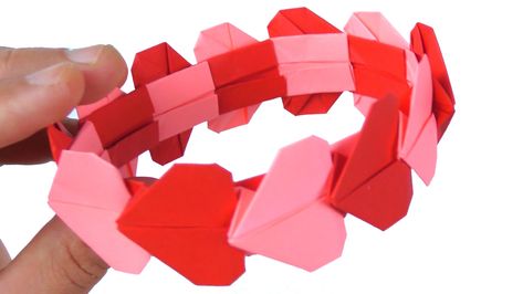 Hearts With Sticky Notes, Origami Valentines Day, Diy Origami Heart, Heart Bracelet Tutorial, Bracelet Paper, Paper Bracelet, Beautiful Origami, Bracelet Easy, Valentines Bracelets