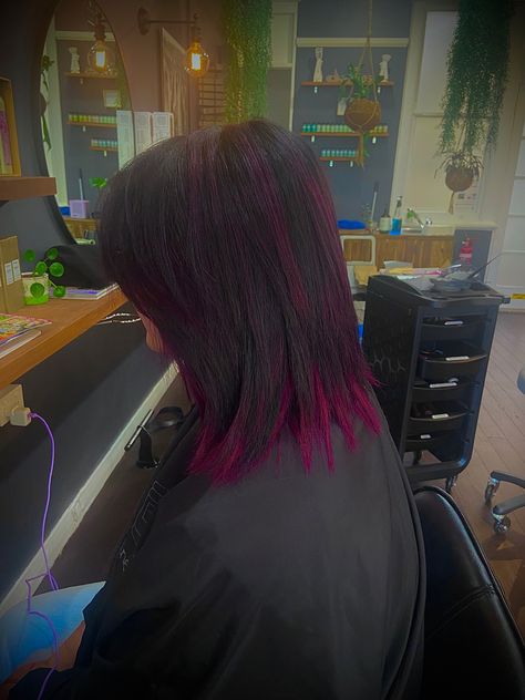 draculora vibes Black And Magenta Hair, Black Hair With Pink Highlights, Hair With Pink Highlights, Magenta Hair, Pink Highlights, Black Hair, Dreadlocks, Highlights, Hair Styles