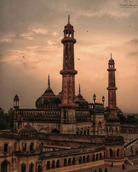 Nawab Aesthetic, Indian Monuments Aesthetic, Bara Imambara Lucknow, Lucknow Aesthetic Photos, Lucknow Wallpaper, North Indian Aesthetic, Uttar Pradesh Aesthetic, Lucknow Monuments, Lucknow Photography