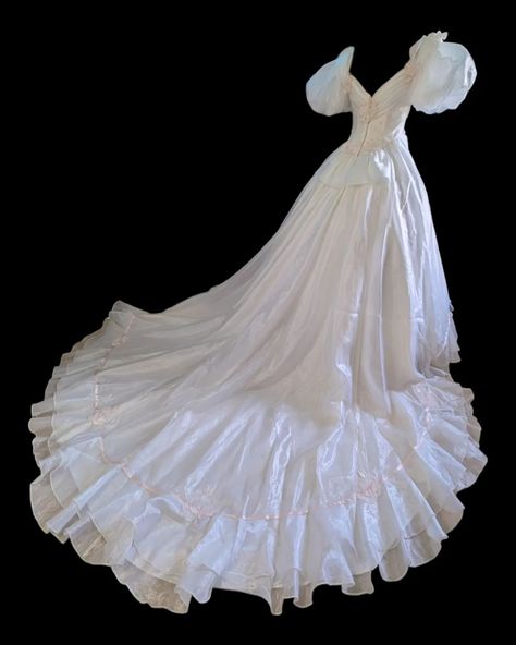 *SOLD* This vintage wedding dress from the 1980s reminds me so much of the dress Sarah wore when dancing with the Goblin King at the masquerade ball ��😍 #vintage #wedding #weddingdress #vintageweddingdress #Labyrinth #davidbowie #sarah #puff #sleeves #romantic #1980s #dream Dreamy Dress Vintage, Vintage Ball Gown Wedding Dress, Vintage Wedding Ball Gown, Labyrinth Wedding Dress, Vintage Puff Sleeve Wedding Gown, 80s Wedding Dress, 80s Wedding Theme, Wedding Dress 80s, Labyrinth Dress