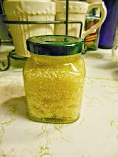 Minced Garlic Recipes, How To Peel Garlic, How To Store Garlic, Garlic Jar, Canning Vegetables, Small Glass Jars, Garlic Head, Garlic Recipes, Garden Recipes