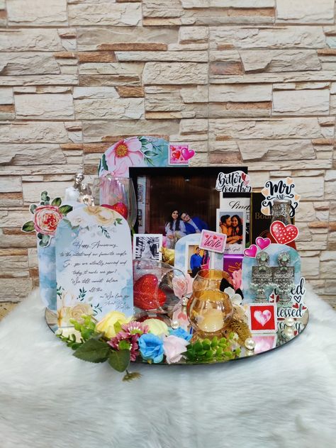 Anniversary tray 25th Anniversary Hamper Ideas, Anniversary Hamper Ideas, Anniversary Hamper, Photos Bouquet, Handmade Hamper, Boyfriends Birthday Ideas, Diy Resin Gifts, Diy Gifts Videos, Surprise Birthday Decorations