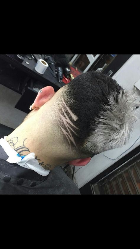 Corte Freestyle, Black Haircut Styles, Hair Designs For Men, Taper Fade Curly Hair, Mens Haircuts Short Hair, Manly Style, Barber Haircut, Taper Design, Men Hair Color