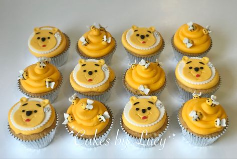 Winnie the Pooh cupcakes Pooh Bear Cupcakes, Winnie The Pooh Baby Shower Cupcakes, Cupcakes Winnie Pooh, Winnie The Pooh Cupcakes Ideas, Winnie The Pooh Cupcakes, Pooh Cupcakes, Pooh Cake, Bee Cake, Winnie The Pooh Cake