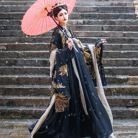 Transmigrated into an ancient novel, the modern fashion designer Bai … #romance #Romance #amreading #books #wattpad Black Hanfu, Chinese Traditional Dress, Dress Men, Skirt Coverup, Hanfu Dress, Ankle Length Skirt, Chinese Clothing, Nightingale, Couple Halloween