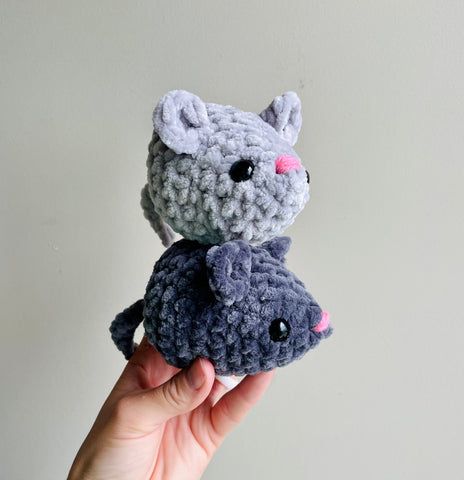 Low-Sew Tiny Mouse - Super Fast & Easy – yarnybox Mouse Crochet Pattern Free, Crochet Mouse Free Pattern, Fantasy Crochet, Diy Finger Knitting, Crochet Fluffy, Invisible Decrease, Chunky Yarn Crochet, Felt Eyes, Mouse Pattern