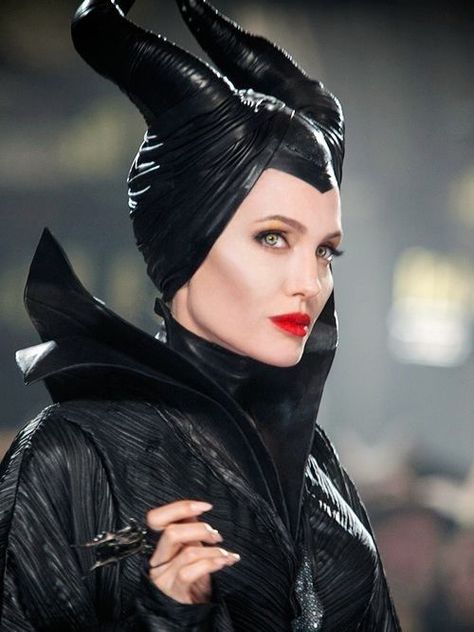 Maleficent Art, Maleficent Halloween, Maleficent Movie, Angelina Jolie Maleficent, Maleficent Costume, Disney Maleficent, Disney Live Action, Horror Characters, Lara Croft