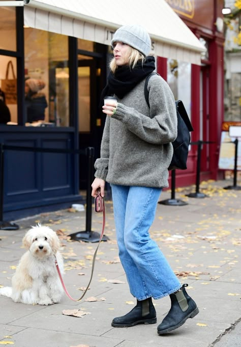 Jodie Comer Street Style, Scandinavian Outfits Women, Jodie Comer Style, Scandinavian Outfits, Blundstone Outfit, Blundstone Style, Boston Outfits, Jodie Comer, French Girl Style