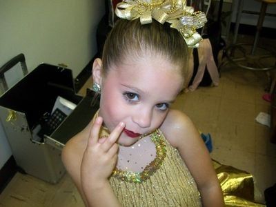 Aww she's too cute to handle Mackenzie Ziegler Dance, Dance Moms Mackenzie, Dance Moms Pictures, Maddie And Mackenzie, Kenzie Ziegler, Mackenzie Ziegler, Dance Moms, Crochet Necklace, Crochet Earrings