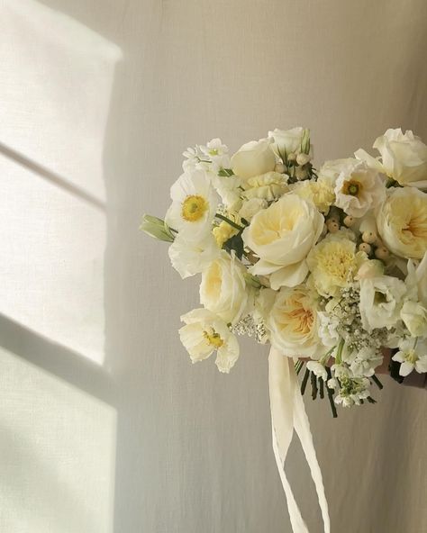 These flowers, like the song, evoke a sense of raw beauty and vulnerability, reminding me to embrace the delicate moments in life. #ButteryYellowVibes #SoulfulSerendipity #yellowwedding #bridalbouquet #summerbouquet #summerwedding #springwedding #bridalbouquet #flowers #butteryyellow #yellowbouquet #lexieetheflowergirl #gaweddings #alweddings #georgiaweddings #alabamaweddings #weddingflorist Wedding Aisle Set Up, Pastel Yellow Flowers Aesthetic, White Yellow Flower Arrangement, White Yellow Pink Bouquet, Pastel Yellow Bouquet, Pale Yellow Bouquet, Yellow And Cream Wedding, Pale Yellow Bridal Bouquet, Yellow Bridal Flowers