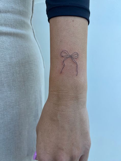 Feminine dainty tattoo Tiny tattoo Dainty tattoo Wrist Bow Tattoo, Bow Wrist Tattoo, Dainty Bow Tattoo, Ribbon Bow Tattoo, Dainty Wrist Tattoos, Titanic Tattoo, Tattoo Dainty, Dainty Tattoo, Tattoo On Wrist