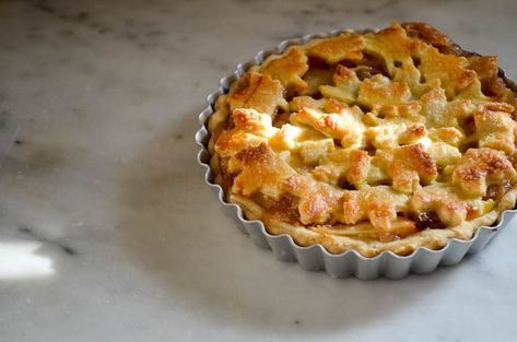 Apple Pie for Two {small batch baking} – In Jennie's Kitchen Apple Pie For Two, Pumpkin Slab Pie Recipe, Pumpkin Slab Pie, Slab Pie Recipes, Batch Baking, Batch Recipes, Small Batch Baking, Mini Dessert, Best Pie