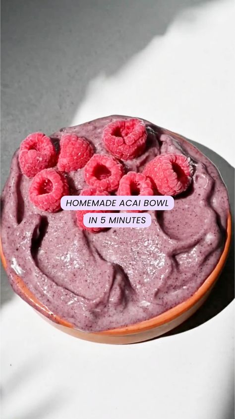 There’s no need to leave home for breakfast with this easy, 5 minute homemade acai bowl by @_delighted ❤️ ‘All you need is frozen bananas (3-4) and Happy Way Acai Berry Powder Blend together and that's it! * you can add a splash of milk * you can add a pinch of salt Decorate and enjoy! At Home Acai Bowl, Homemade Acai Bowl, Acai Berry Powder, Frozen Bananas, Bowl Recipes, Smoothie Bowl Recipe, Acai Berry, Pinch Of Salt, Frozen Banana