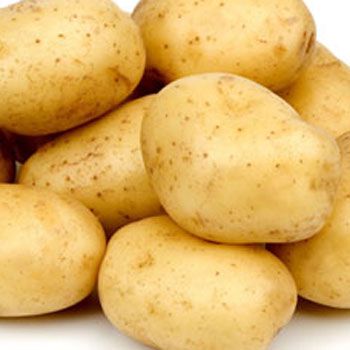 5 Potato Face Pack Tutorials With Pictures And Detailed Steps Potato Face, Benefits Of Potatoes, Fresh Potato, Hasselback Potatoes, Baby Potatoes, Peeling Potatoes, Food Staples, Whole Foods, Fresh Vegetables