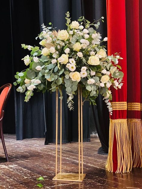 Floral Wedding Centerpieces, Event Flower Arrangements, Alter Flowers, Church Altar Decorations, Floral Art Arrangements, Church Wedding Flowers, Altar Flowers, Large Flower Arrangements, Church Flower Arrangements