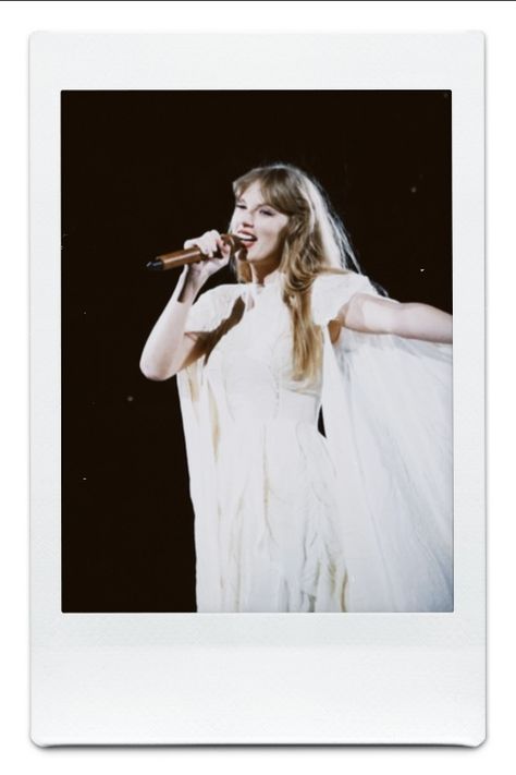 Taylor Swift Polaroid Pictures, Eras Tour Polaroid, Taylor Polaroid, Taylor Swift Polaroid, Ryan Tedder, Taylor Swift Tour Outfits, London Wall, Swift Tour, Taylor Swift Fearless