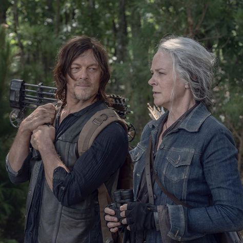 The Walking Dead on Instagram: “Let’s settle this - are you team Caryl or team Donnie? . . . #thewalkingdead #walkingdead #twd #skybound #amc #caryl #donnie #normanreedus” The Walking Dead Netflix, The Walking Dead Movie, Carol And Daryl, Carol Twd, Daryl Twd, Twd Daryl, Ryan Hurst, Omari Hardwick, Daryl And Carol