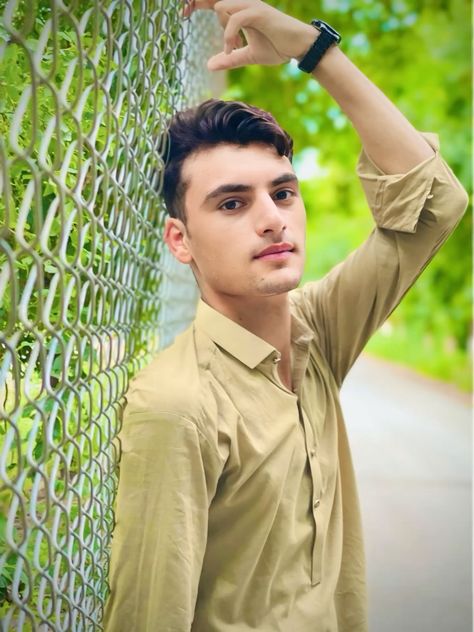 #Pinterest #ForYou #ForYouFeed #ViralProfilePicture #Pakistan #PakistanStraightStyle #boysworld Dp For Profile, Boys Dp, Picture Poses, Profile Picture, Pakistan, Pins