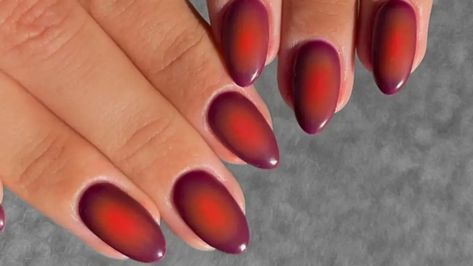 22 Magical Aura Nails To Try - Fame & Frills New Years Aura Nails, Aura Christmas Nails, Aura Christmas, Round Nails Designs, Sausage Fingers, Round Nail Designs, Stiletto Shaped Nails, Cute Finger Tattoos, Aura Nails