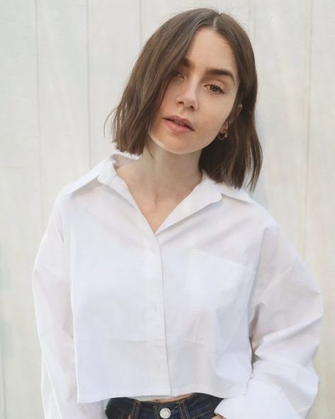 Vogue | On Friday, @LilyJCollins traded her long and layered lengths for a blunt bob, a shift primed for both press runs and the warmer months… | Instagram Lily Collins Bob, Lily Collins Short Hair, Lily Collins Hair, Emily In Paris Fashion, Shortish Hair, Light Hair Color, Lily Collins, Light Hair, Short Bob Hairstyles