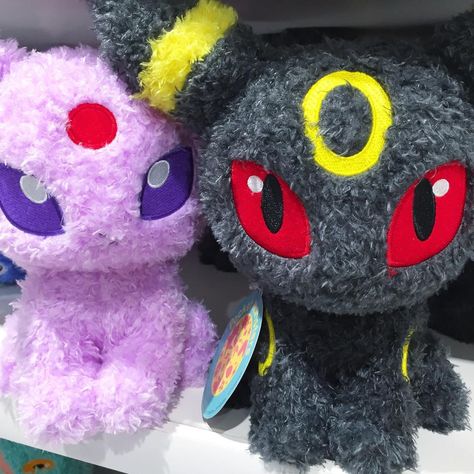 Miki on Instagram: “New! Umbreon and Espeon plush from the Sekiguchi Moko Moko plush series” Espeon Aesthetic, Espeon Pfp, Espeon Icon, Espeon X Umbreon, Umbreon X Espeon, Espeon Plush, Espeon And Umbreon, Espeon Pokemon, Umbreon Espeon