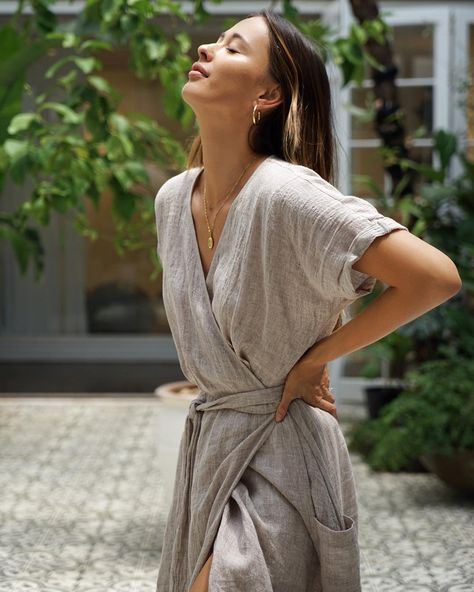 Rama Voyage Avenue linen dress Minimalist Street Style, Minimalist Wardrobe, Minimal Chic, Classic Outfits, Minimalist Outfit, Linen Dress, Slow Fashion, Minimalist Fashion, Classy Outfits