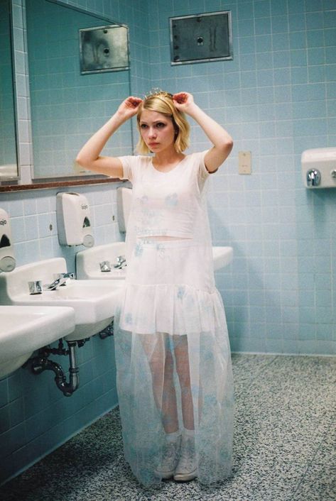 Slim Aaron, Tavi Gevinson, Viviane Sassen, Petra Collins, Prom Queens, Soft Grunge, How To Pose, Look Cool, Editorial Fashion