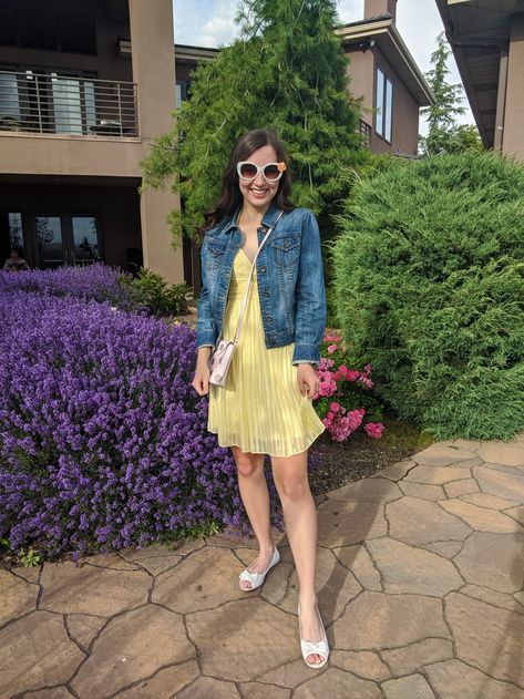 yellow-sundress-denim-jacket-girly-outfit-summer-style Short Yellow Dress, Mustard Pants, Yellow Sundress, Yellow Scarf, Yellow Outfit, Yellow Shorts, Halter Style, Shades Of Yellow, Dressed Down