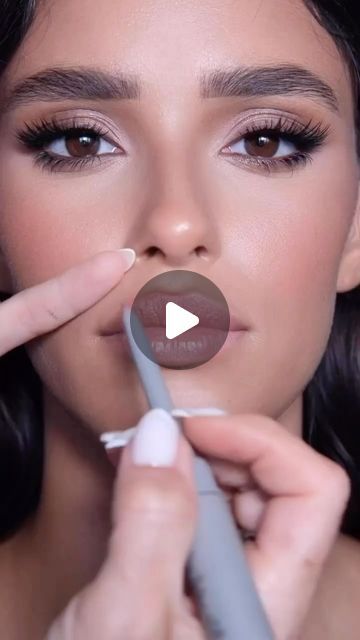 Lipstick Hacks Beauty Tricks, Overlining Lips Tutorial, Lipstick Tutorial Video, Overlined Lips Tutorial, How To Do Lipstick, Fuller Lips Makeup, Overlined Lips, Wedding Lips, Flower Lipstick