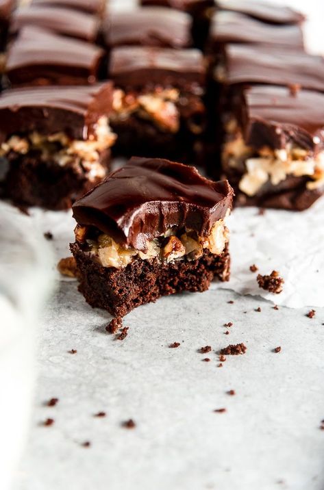 Layered Brownies, Brownies With Coconut, Pecan Filling, Love Recipe, Caramel Coconut, Gooey Caramel, Dark Chocolate Ganache, Fudgy Brownie, Brownie Toppings