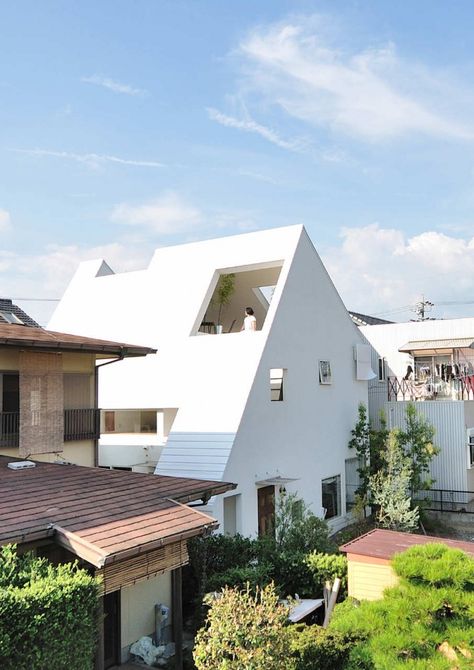 Montblanc House - Studio Velocity Architecture Cool, Unique House Design, Casa Exterior, Unique Houses, Design Exterior, Japanese Architecture, Architecture Exterior, Pergola Shade, Japanese House