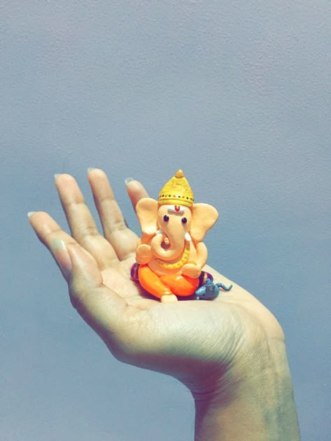 A picture of Ganesha idol on a hand Diy Ganpati, Eco Friendly Ganpati Decoration, Mini Polymer Clay, Clay Art For Kids, Clay Ganesha, Ganpati Bappa Photo, Painted Toms, Automotive Logo Design, Ganesha Idol