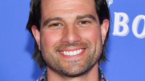 "Vacation House Rules" premiered on HGTV with host Scott McGillivray in summer 2020, and got viewers hooked. But what else is there to know about the show? Scott Mcgillivray, The Untold Truth, Hgtv Shows, Hgtv Star, Kawartha Lakes, Income Property, Vacation House, House Rules, Housing Market