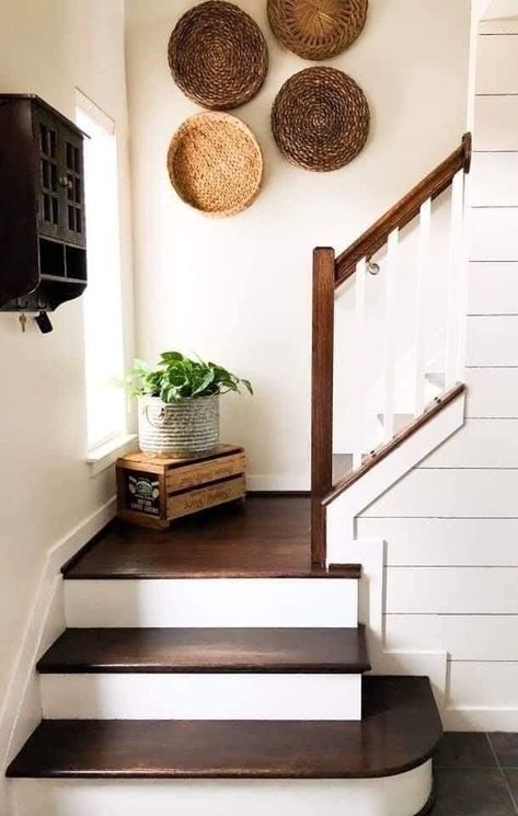 Small Stair Landing Decor, Stair Corner Decor, Stairway Landing Decor, Stair Landing Decor Ideas, Above Stairs Decor, Stairs Wall Decor Ideas, Stairs Wall Decor, Stair Landing Decor, Stair Wall Decor