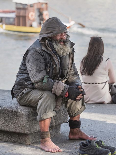 Poverty Photography, Armor Clothing, Tactical Wear, Football Illustration, Hand Drawing Reference, Homeless People, Human Poses Reference, Hobo Style, Layering Outfits