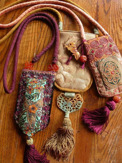 Eyeglass cases by Wanda Fudge. Pretty and pretty useful too. Mojo Bags, Fiber Art Jewelry, Textile Necklace, Fiber Jewelry, Fabric Necklace, Boho Bags, Textile Jewelry, Fabric Beads, Fabric Bags