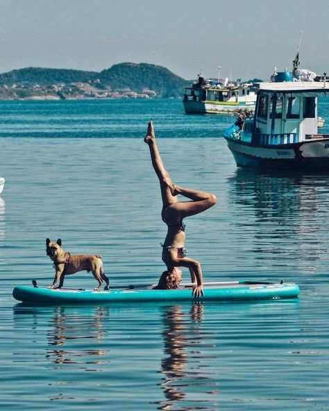 Doga yoga Best Inflatable Paddle Board, Paddle Boarding Pictures, Paddle Board Yoga, Sup Stand Up Paddle, Vision Board Photos, Sup Boards, Inflatable Sup, Paddle Surfing, Sup Yoga